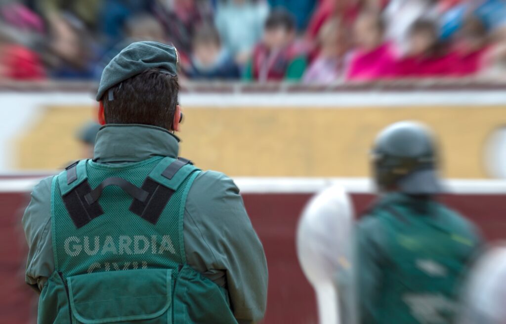 Requisitos Guardia Civil, Proceso de Selección, Oposiciones Guardia Civil, Carrera Policial, Seguridad Pública, Formación y Capacitación, Beneficios Laborales, Estabilidad Laboral, Desarrollo Profesional, Servicio Público, Preparación Física, Psicotécnicos, Entrevista Guardia Civil, Legislación y Derecho, Consejos Oposiciones