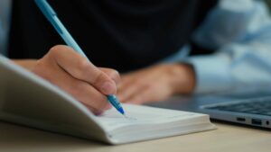 Guía detallada sobre los tipos de oposiciones en España según la administración convocante, la titulación requerida y el proceso selectivo.